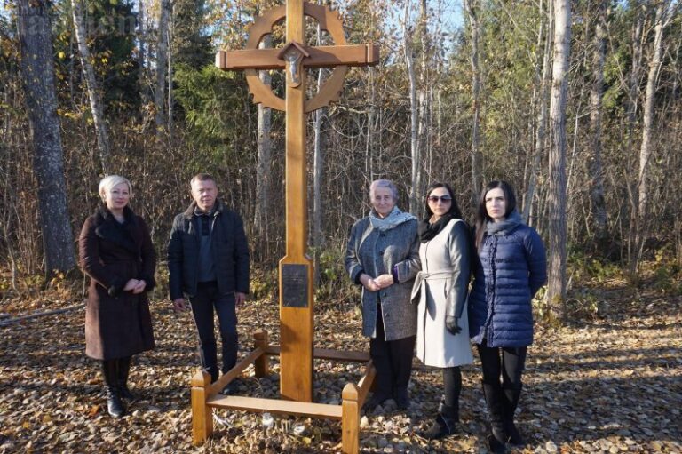 Įžiebtos atminimo žvakelės kovojusiųjų už Lietuvos laisvę atminimui