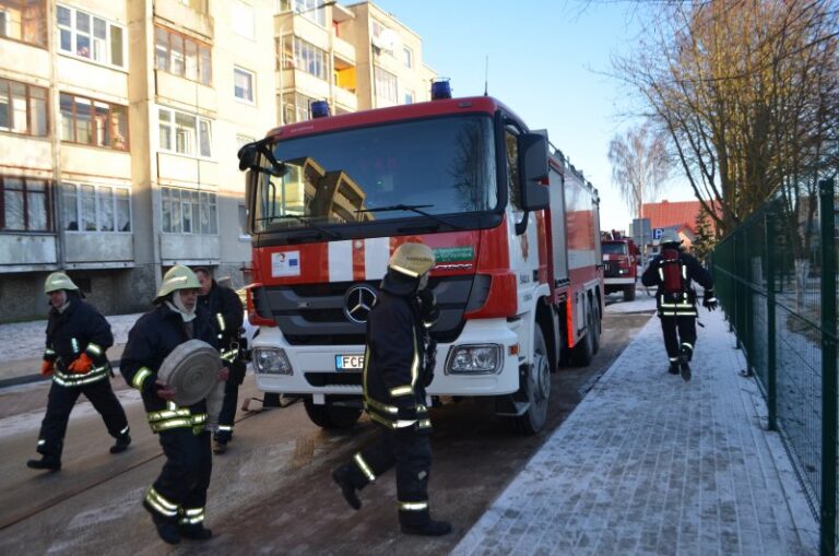 Į „Žvaigždutės“ darželį lėkė ugniagesių mašinos