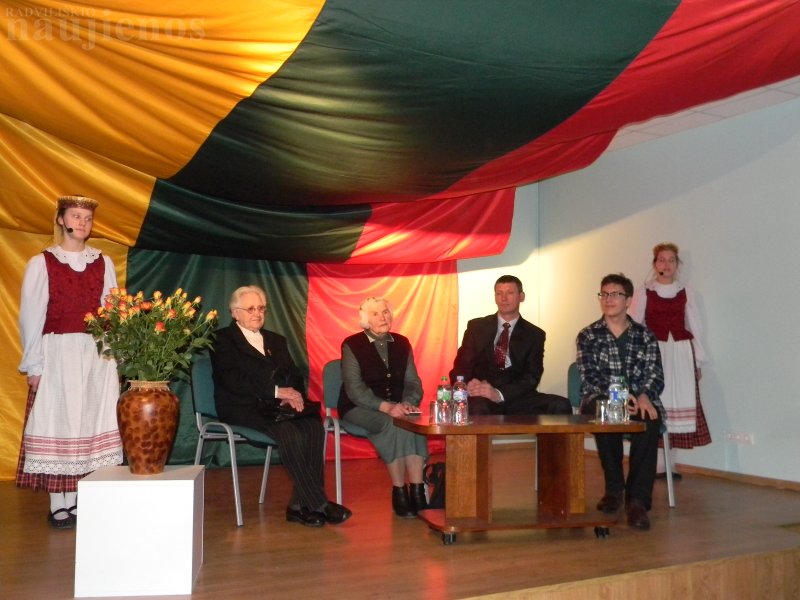 Radviliškio rajono savivaldybės administracijos direktorė Jolanta Margaitienė pasveikino visus šventės proga.