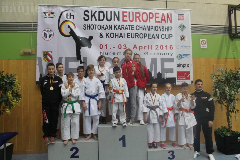 Jaunieji kovotojai pelnė medalius Vilniuje vykusiame septynioliktajame atvirame Lietuvos taekwondo čempionate. „Rytų kovotojo“ klubo nuotr.