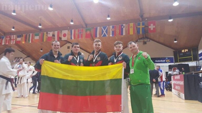 Radviliškio karatistai iš Airijos parsivežė sidabro medalius
