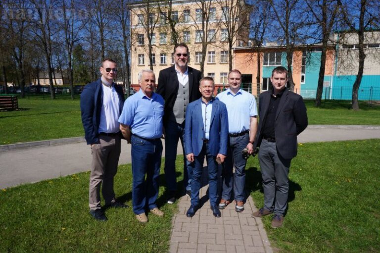 Radviliškyje lankėsi legendinis krepšininkas Arvydas Sabonis