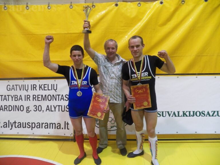 Sunkiaatlečiai vėl skina pergales