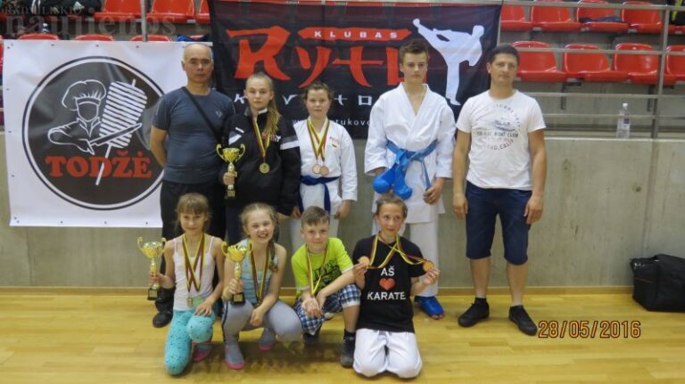Radviliškio karatistai sezoną baigė pergalingai