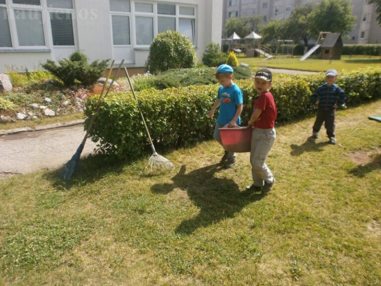 „Žvaigždutėje“ – aplinkotvarkos akcija „Švaru, saugu, gražu“