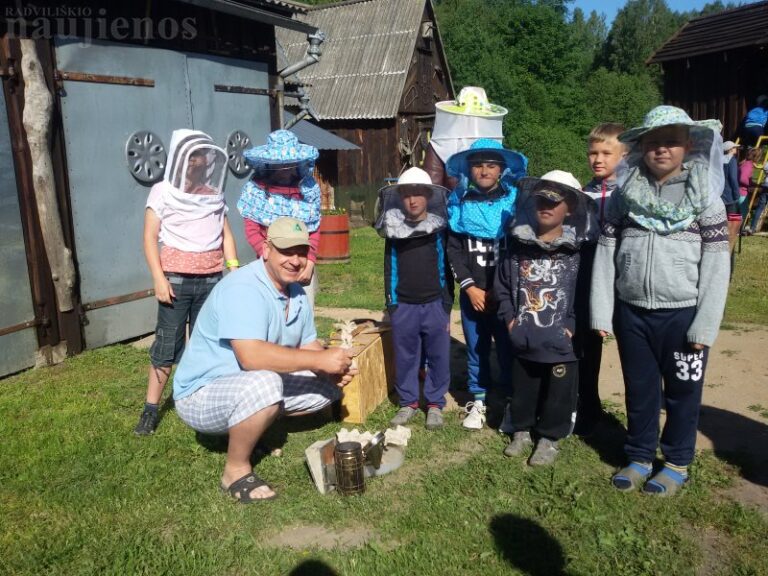 Stovyklautojų širdys apsalo ne vien nuo medaus