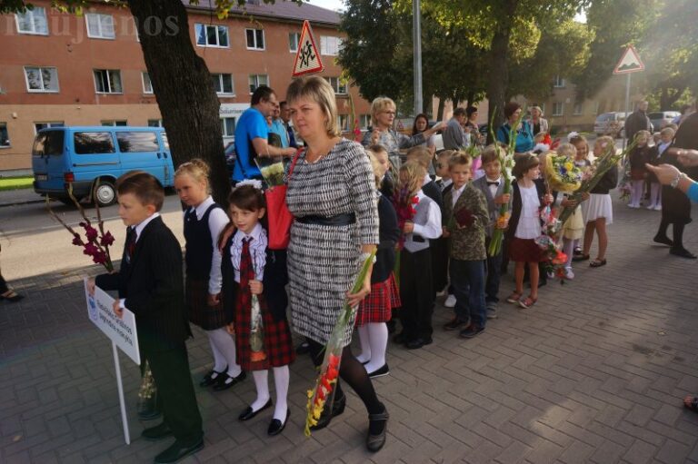 Į pasaulį per mokslo bangas – Rugsėjo 1-oji Gražinos pagrindinėje mokykloje
