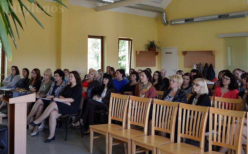 Pranešimą konferencijoje skaitė Radviliškio parapijos bendruomenės socialinių paslaugų centro direktorė Rita Pranė Vilimaitė.