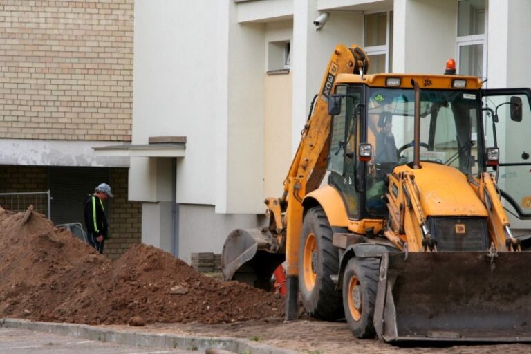 Prasidėjo centrinės Radviliškio miesto aikštės rekonstrukcija
