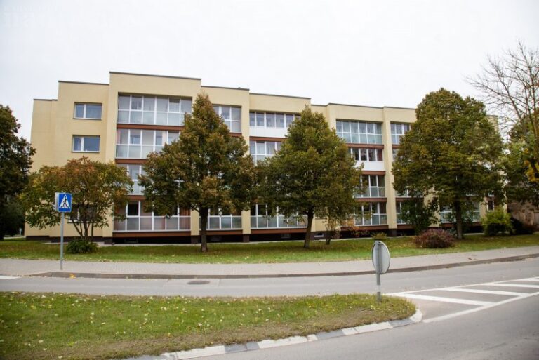 Radviliškyje atnaujinti dar du daugiabučiai namai