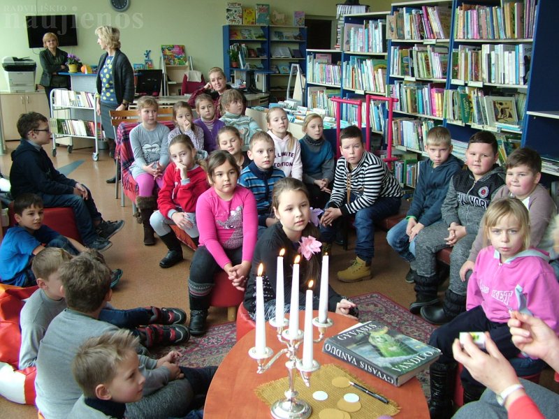 Viešojoje bibliotekoje suaugusiesiems skirtuose skaitymuose ištrauką iš Emmi Itaranta knygos „Vandens skonis“ skaitė bibliotekininkė Alma Balčiauskienė.