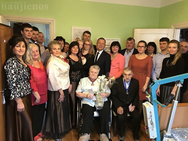 Pasveikinti deimantinių vestuvių sukaktuvininkai