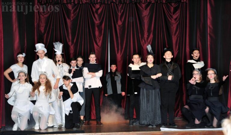 Lizdeikos gimnazijoje skambėjo roko opera „Meilė ir mirtis Veronoje“