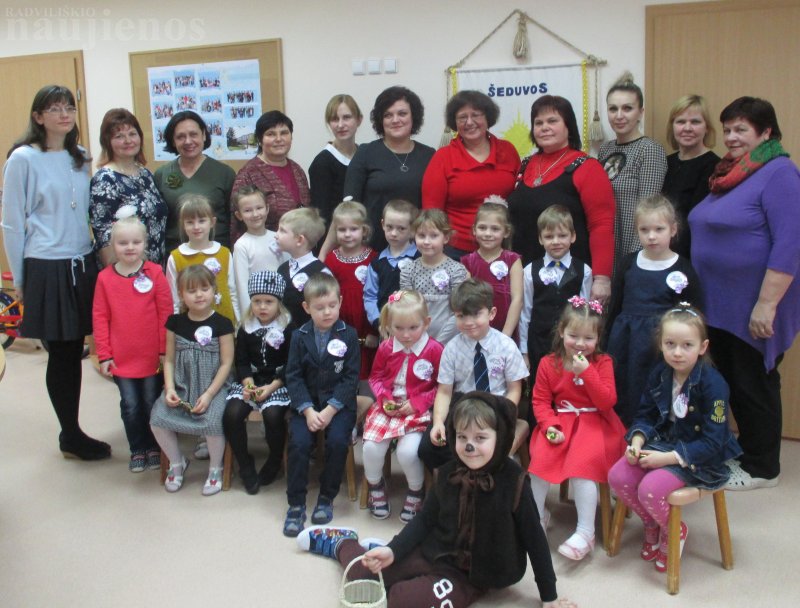 Agota Batkevičiūtė deklamuoja eilėraštį „Dviratukas“.