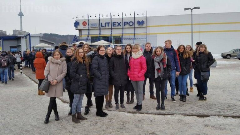 Vaižganto gimnazijos trečiokai – studijų mugėje