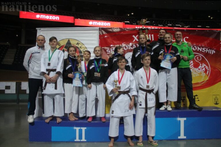 Iš karatė čempionato – su medaliais