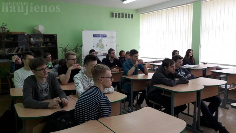Gimnazistai supažindinti su tolesnio mokymosi galimybėmis
