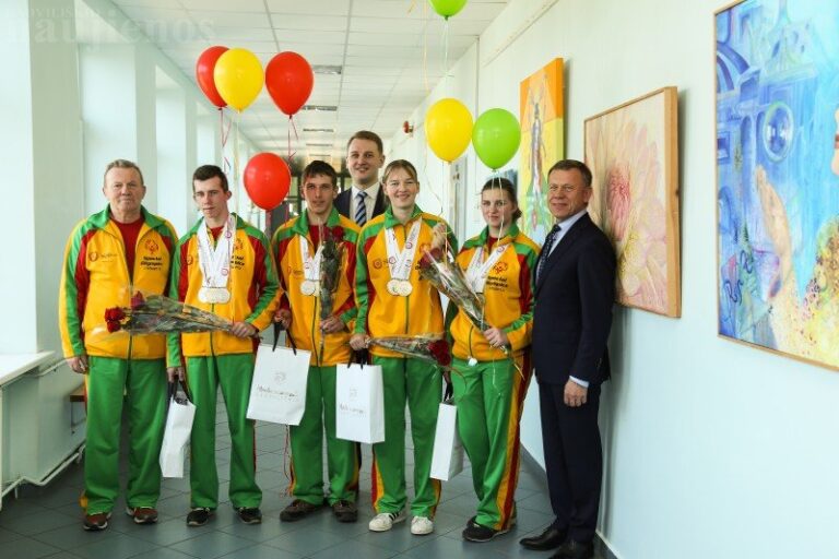 Šeduvoje džiaugsmingai sutikti specialiosios olimpiados prizininkai