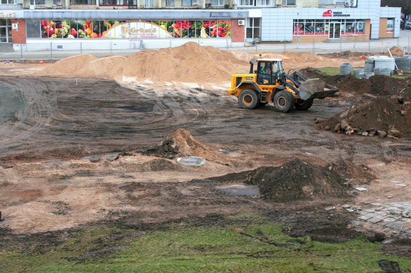 Savivaldybėje surengtas susitikimas nebuvo saldus bendrovės „Betono mozaika“ atstovams (iš kairės): pardavimų Šiauliuose vadybininkas Robertas Baranauskas ir gamyklos Šiauliuose direktorius Šarūnas Taralis.