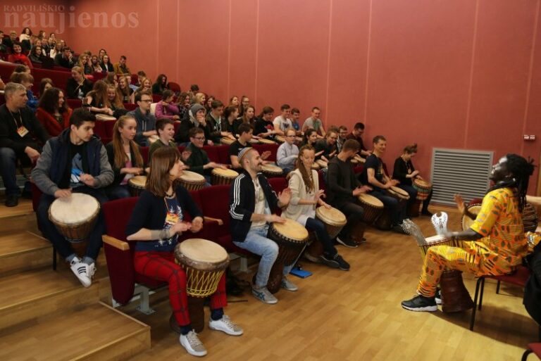 Šeduva alsavo afrikietiškais ritmais ir improvizacija