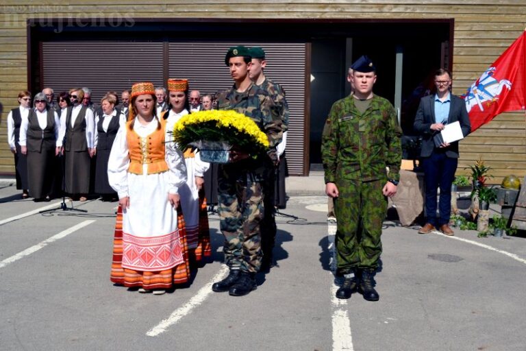 Radviliškio parke pagerbti partizanai