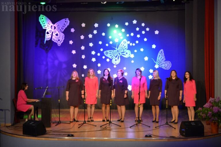Šeduvoje nugriaudėjo tėveliams skirtas festivalis-konkursas