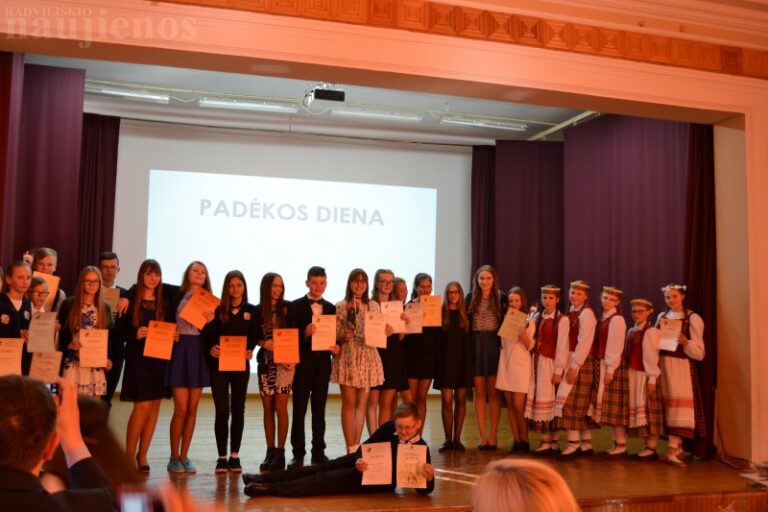 Mokiniai rinkosi į tradicinę Padėkos dienos šventę
