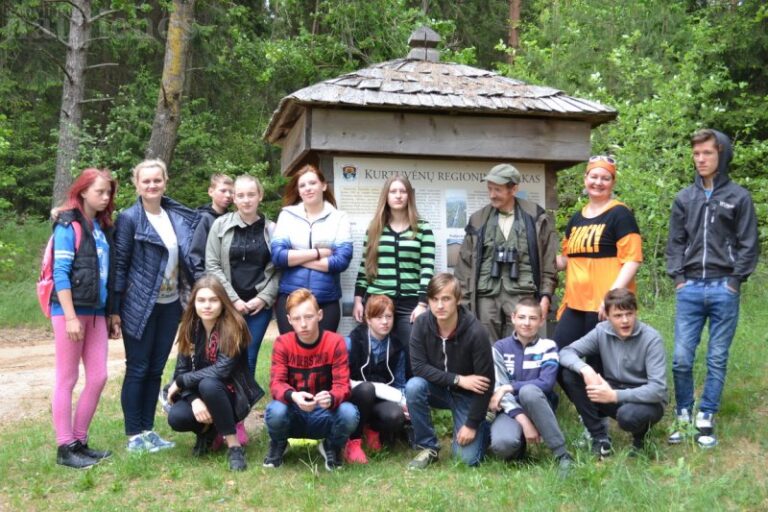 Jaunimo mokyklos mokiniai poilsiavo stovykloje „Su saulės spinduliu…“