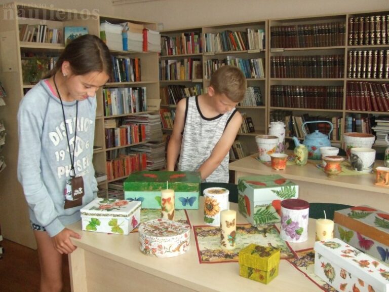 Pakalniškiuose – dekupažo darbų paroda