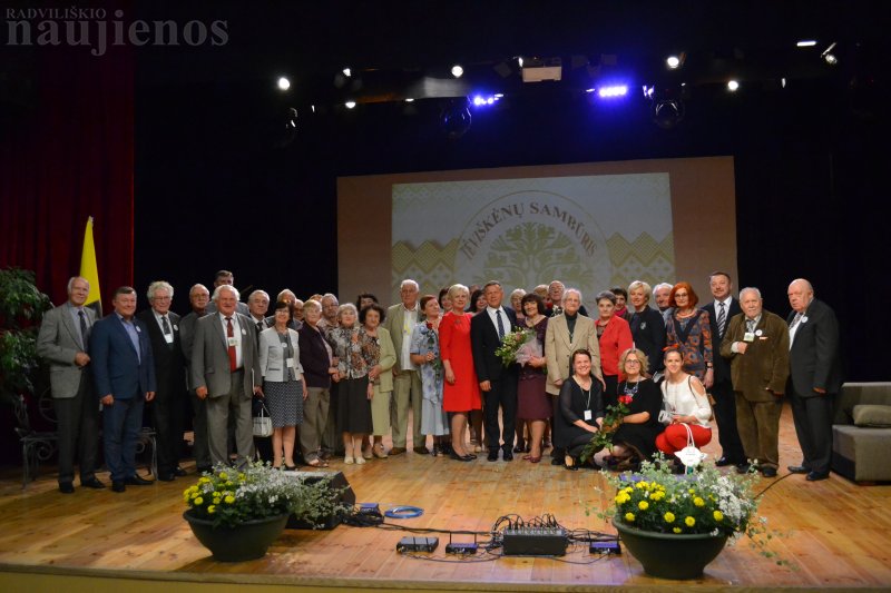 Susitikime gerų darbų ambasadorius pristatė ir jiems dėkojo Radviliškio rajono savivaldybės mero pavaduotojas Kazimieras Augulis.