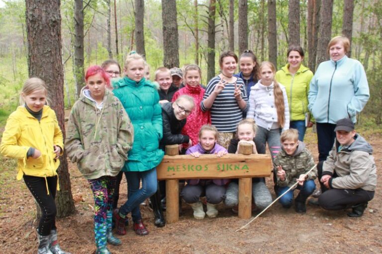 Alksniupių mokiniai keliavo po Dzūkijos nacionalinį parką