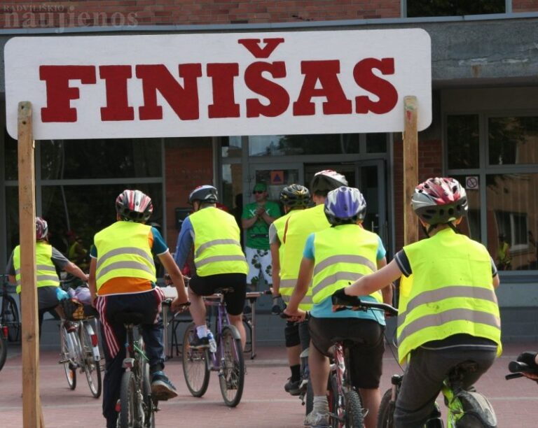136 kilometrai dviračiais: daug vaišių, juoko ir nuotykių