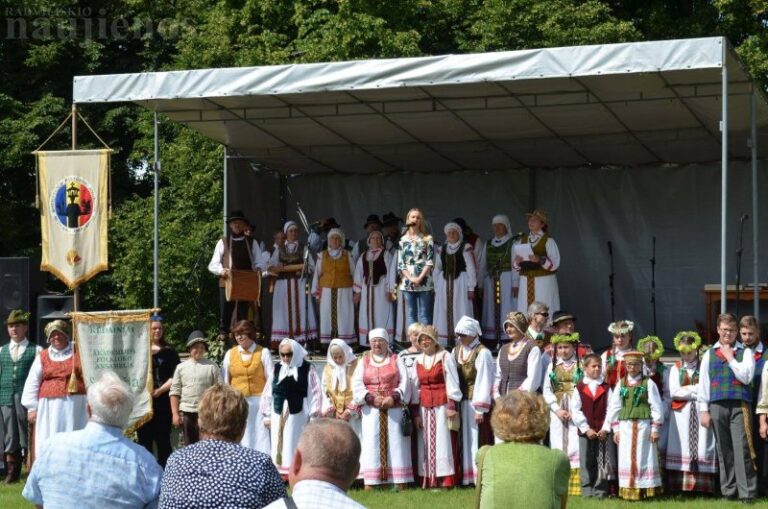 Į Kleboniškių kaimą sukvietė šventė „Kleboniškių etnografinės spalvos“