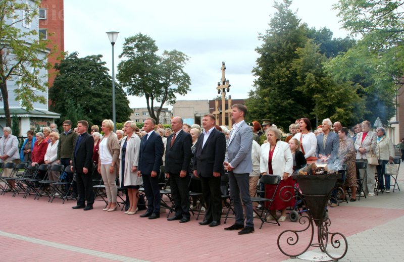 Svarbios dienos minėjimas prasidėjo Mišiomis Radviliškio Švč. Mergelės Marijos gimimo bažnyčioje.
