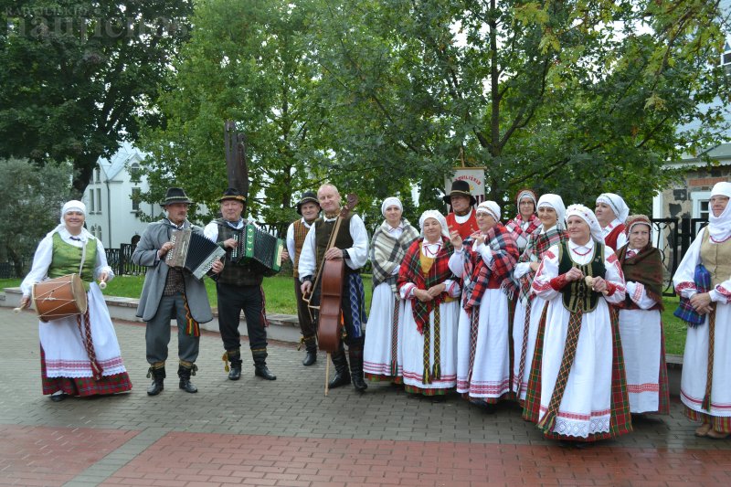 Vienu metu visoje Lietuvoje buvo šokamas suktinis.