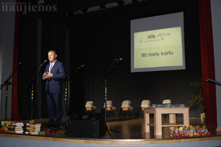 Šeduvoje bibliotekoje – jubiliejinis vakaras „80 metų kartu“
