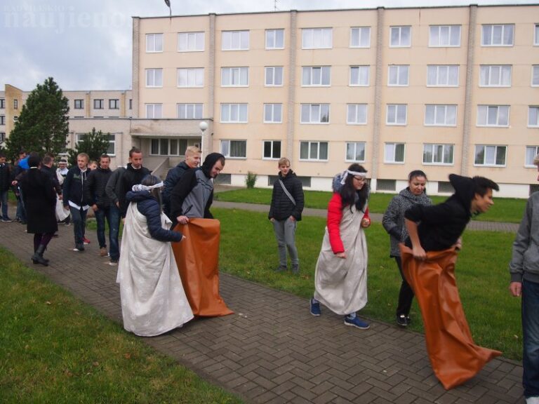 Pakrikštyti Radviliškio technologijų ir verslo mokymo centro pirmakursiai