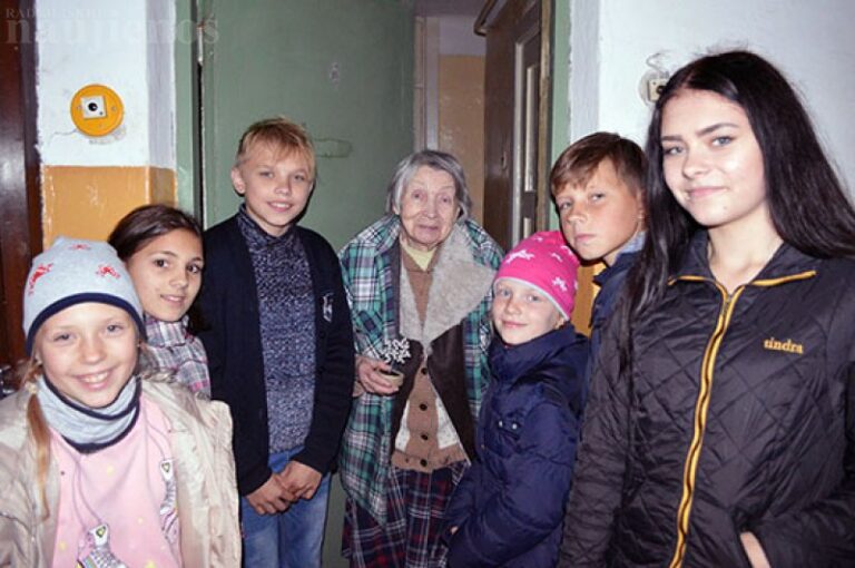 Pagyvenusiems žmonėms – vaikų dovanos ir dėmesys