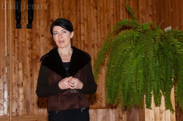 Baisogalos gimnazijoje svečiavosi populiarių knygų autorė