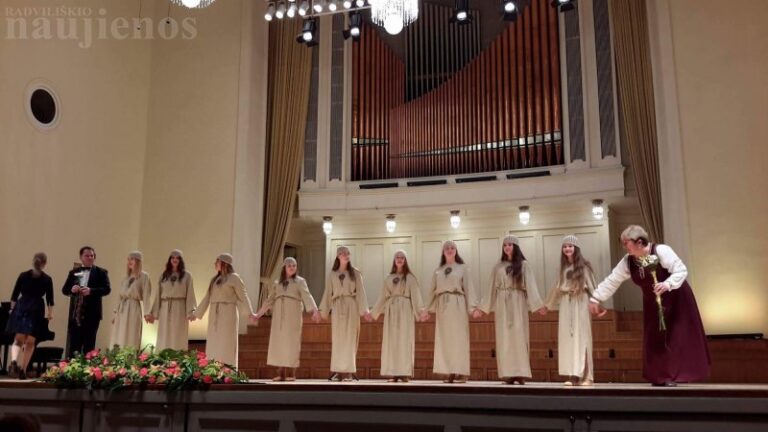 Radviliškio muzikos mokyklos vokalinis ansamblis triumfavo Estijoje