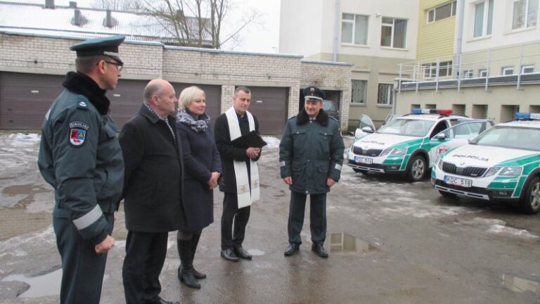 Rajono valdžios parama policijai – dar trys nauji automobiliai