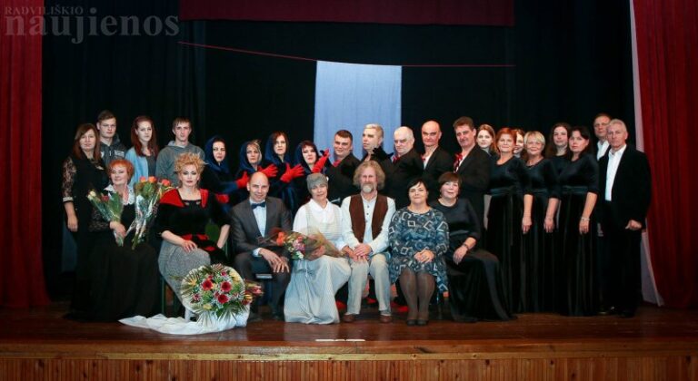 Alksniupių mėgėjų teatras „Pilnatis“ pakvietė į premjerą