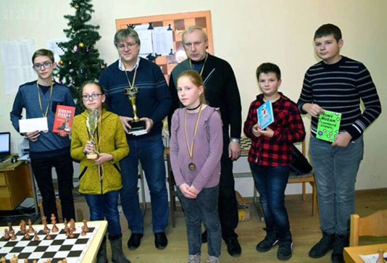 Radviliškio šachmatų klube varžėsi šaškininkai ir šachmatininkai