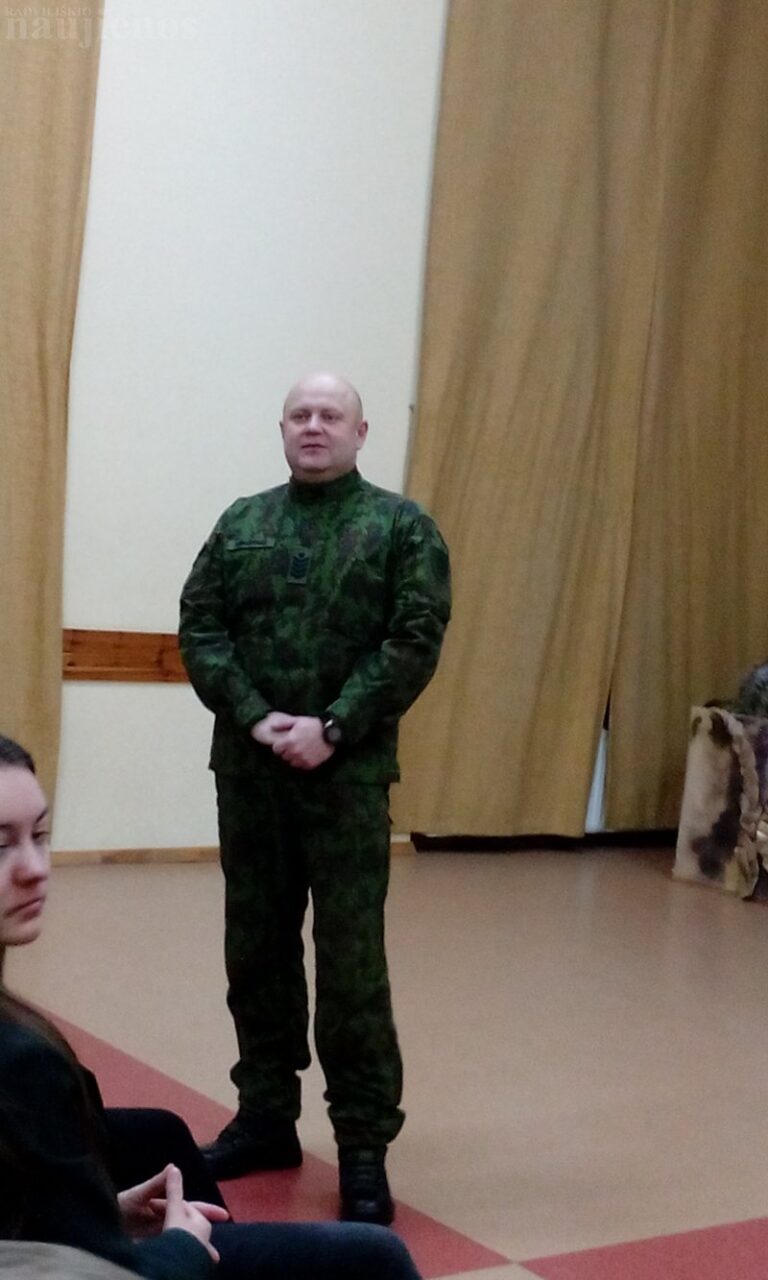 Istorijos pamokoje dalyvavo Lietuvos kariuomenės atstovas