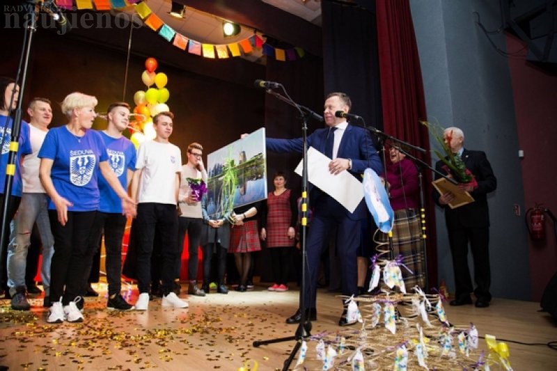 Šeduvos kultūros ir amatų centre savo 25-ąjį gimtadienį šventė humoro grupė „Sprandžina“.