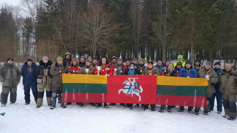 Valstybės jubiliejų sutiko traukdami žuvį