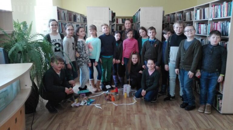 Alksniupių ir Šeduvos ketvirtokai – popietėje „Aš Lietuvą lipdau po gabalėlį“