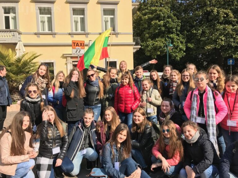 Choras „Saulės vaikai“ į Radviliškį iš Italijos parvežė sidabrą