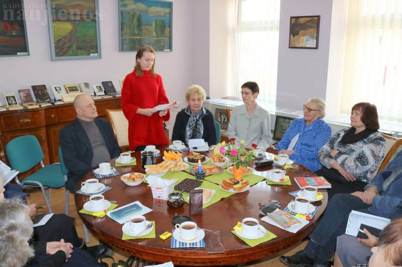 Išsamiau apie Radviliškio miesto gatves senjorams pasakojo Radviliškio Lizdeikos gimnazijos 2 klasės moksleivė Laima Banytė.