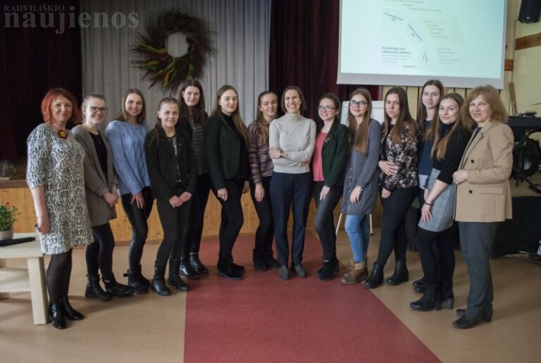 Daktarės Urtės Neniškytės viešnagė Radviliškio Lizdeikos gimnazijoje